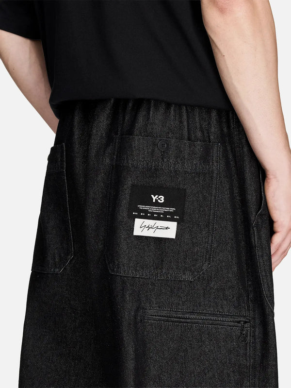 Y-3 Denim Wide Pants – siyah, arka görünüm, düğmeli arka cep ve etiket detayları