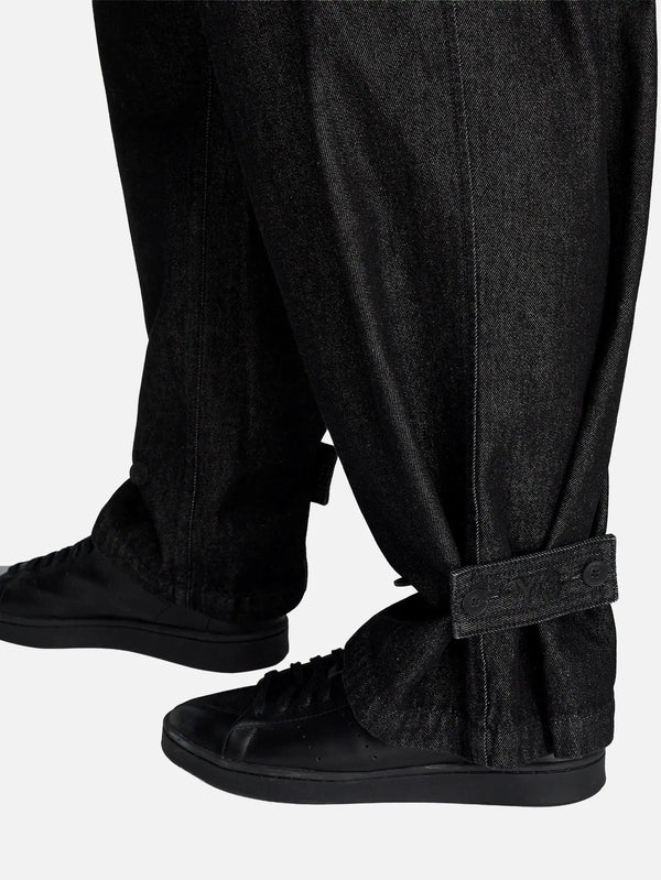 Y-3 Denim Wide Pants – siyah, yakın çekim kumaş dokusu ve bilek kayışı
