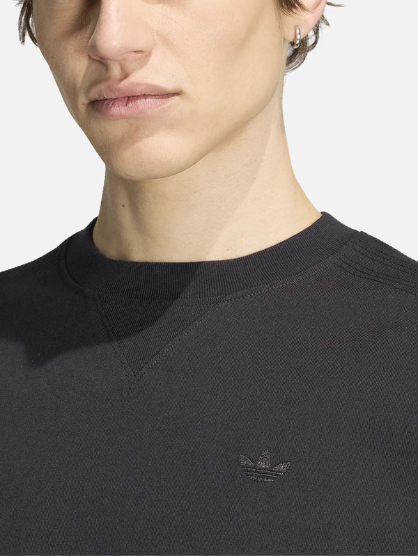 shopi go Premium Essentials T-Shirt – siyah, göğüs logosu yakın çekim