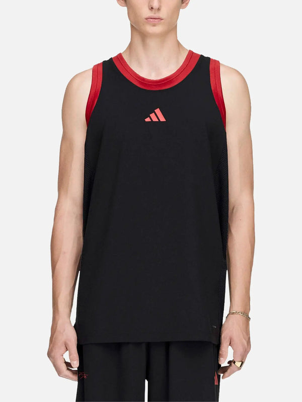 ADIDAS ORIGINALS Tyrell Winston x adidas Jersey – siyah, kırmızı yakalı, önden görünüm, pembe logo