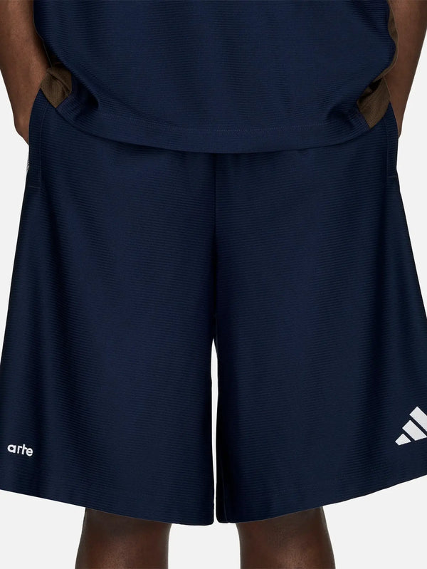 ADIDAS ORIGINALS Arte Antwerp x adidas Football Shorts – Collegiate Navy, önden görünüm