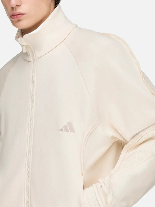 shopi go Tyrrell Winston x adidas Stadium Top – Wonder Whit, önden yakın çekim