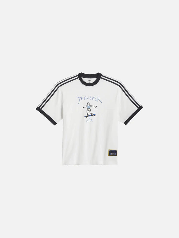 ADIDAS ORIGINALS Thrasher x AFA Argentina Tee 1 - Core White – önden görünüm, beyaz tişört, siyah üç çizgili kol