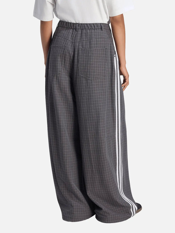 ADIDAS ORIGINALS Checks Loose Trouser – Black, arka görünüm