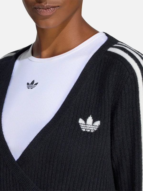 ADIDAS ORIGINALS Adiluna Season 2 x Jennie Knit Cardigan – siyah, önden yakın çekim, göğüs trefoil logosu