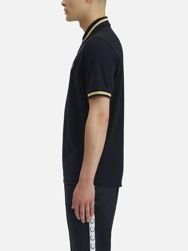 FRED PERRY Single Tipped Fred Perry Shirt - Black/Champagne – Black/Champagne, yandan görünüm