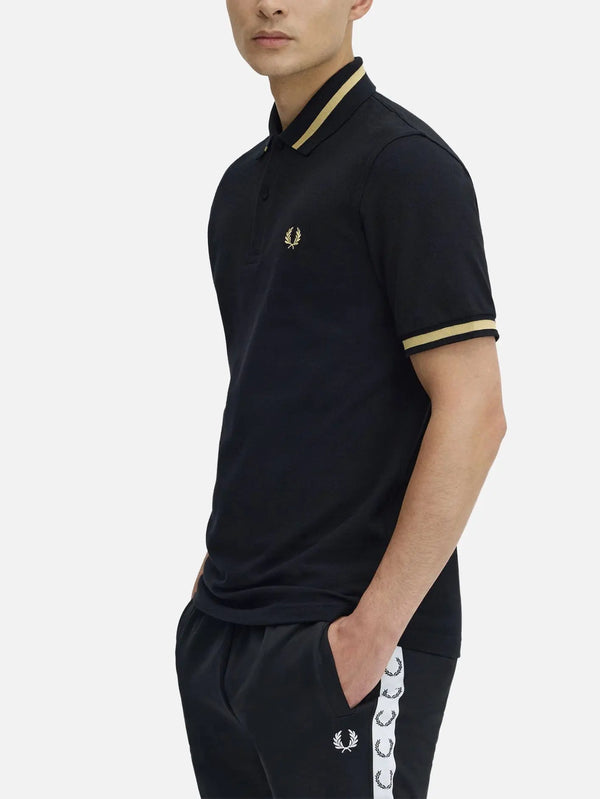 shopi go Single Tipped Fred Perry Shirt - Black/Champagne – Black/Champagne, yan görünüm