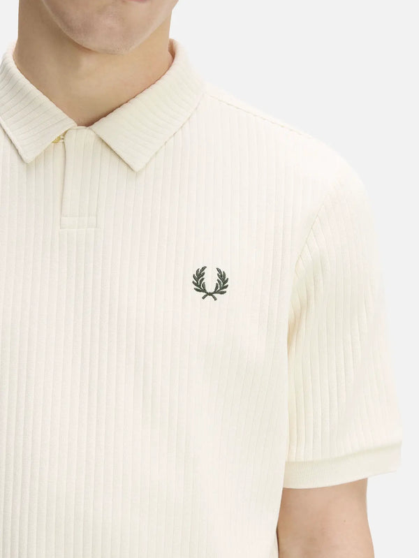 FRED PERRY Drop Needle Jersey Polo Shirt - Ecru – önden görünüm, ince ribli dokulu kumaş, göğüs üzeri defne yaprağı logosu