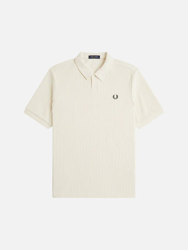 FRED PERRY Drop Needle Jersey Polo Shirt – Ecru, ön görünüm, polo yakalı, dikey ribli kumaş, sol göğüs logosu