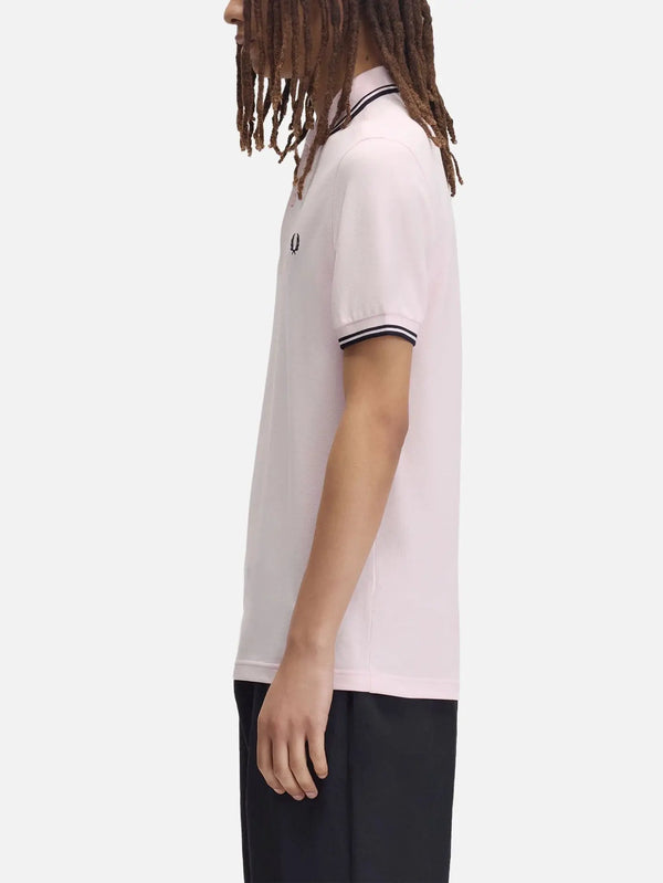FRED PERRY Twin Tipped Fred Perry Shirt - Iced Pink/Navy – Iced Pink/Navy, yandan görünüm
