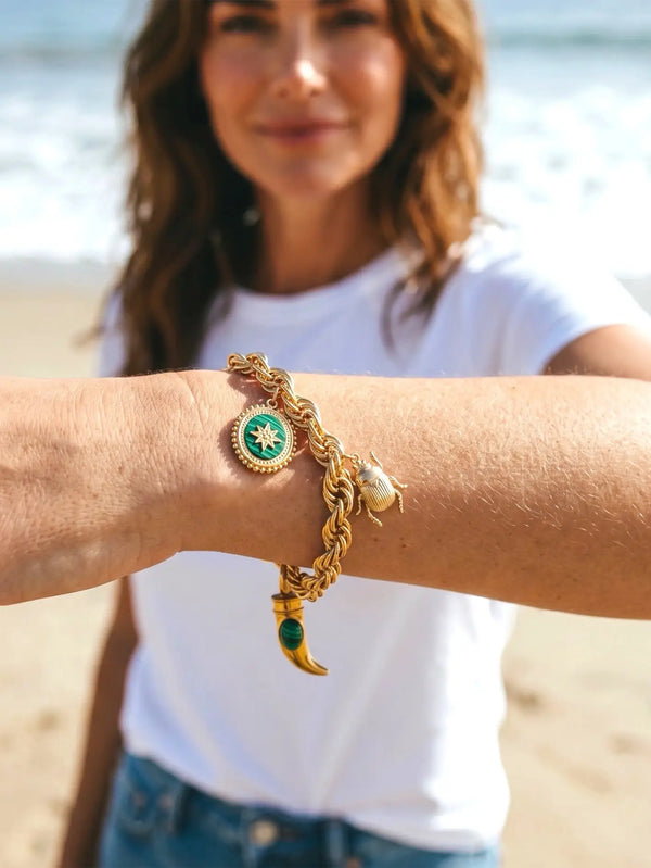 NES VINTAGE Vintage 1980s Designer House Chain Bracelet with Malachite Horn, Star Medallion & Scarab Charms – Malachite, bilekte