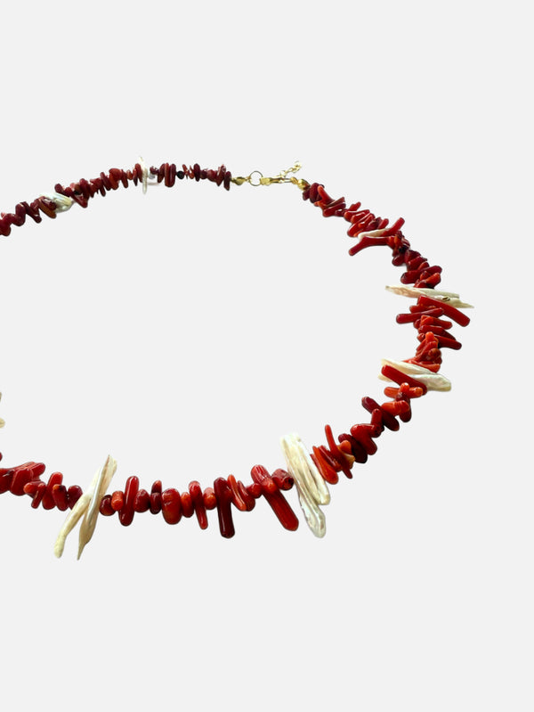 L'ATELIER DES PERLES, Papillon Doğal Çubuk İncili ve Mercan Taşlı Kolye, KOLYE, shopi go'da!