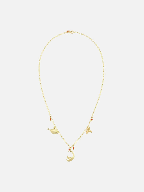 JIN Serene Necklace – altın rengi, kuş figürlü uçlar ve kırmızı boncuklar, ön görünüm