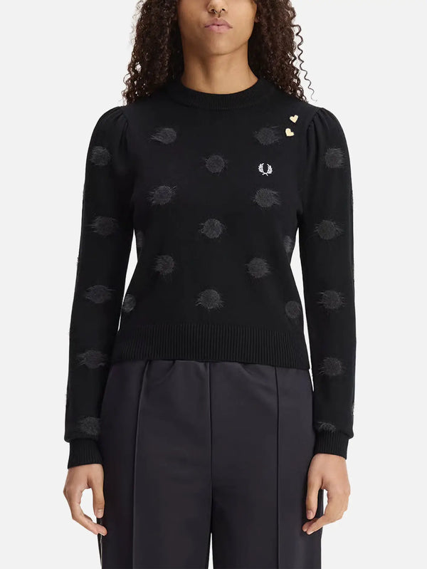 FRED PERRY Polka Dot Jumper – siyah, önden görünüm, benek desenli örgü, sol göğüs beyaz laurel rozet