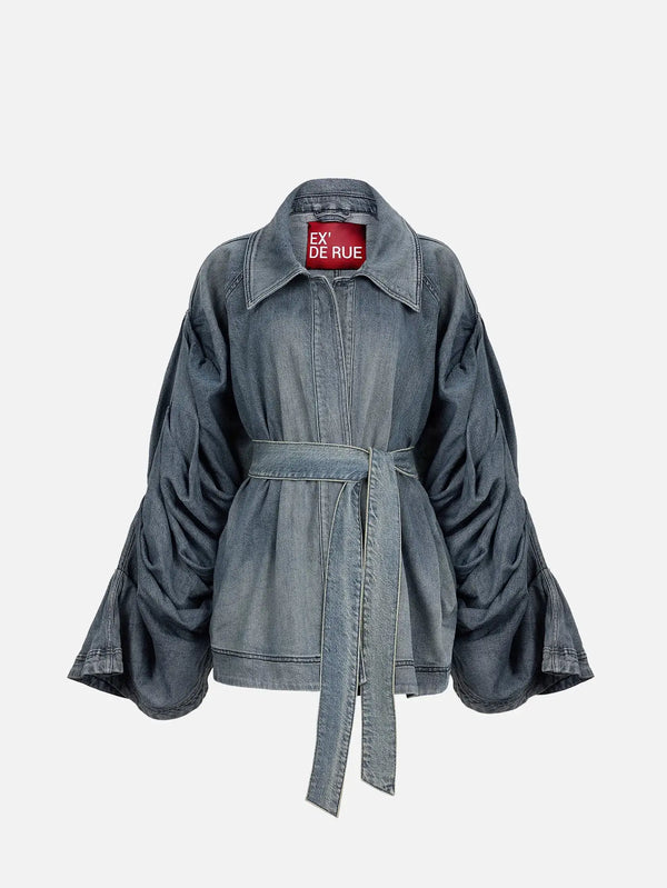 EX DE RUE Sculpt Denim Jacket II – mavi denim, önden görünüm, volümlü kollu, kemerli