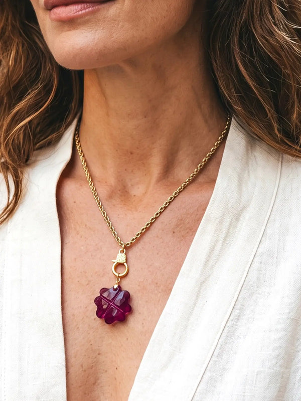 NES VINTAGE Vintage 1980s Gold Rope Chain Necklace - Swarovski Fuchsia Clover – Swarovski Fuchsia Clover, önden görünüm
