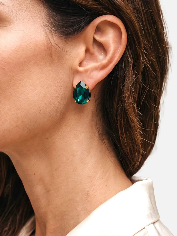 NES VINTAGE Swarovski Duck Green Drop Crystal Stud Vintage Setting Earrings – Duck Green, kulakta yakın çekim