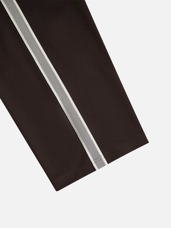FRED PERRY Tennis Net Tape Track Pant - Rich Brown – Rich Brown, yakın çekim, yan görünüm