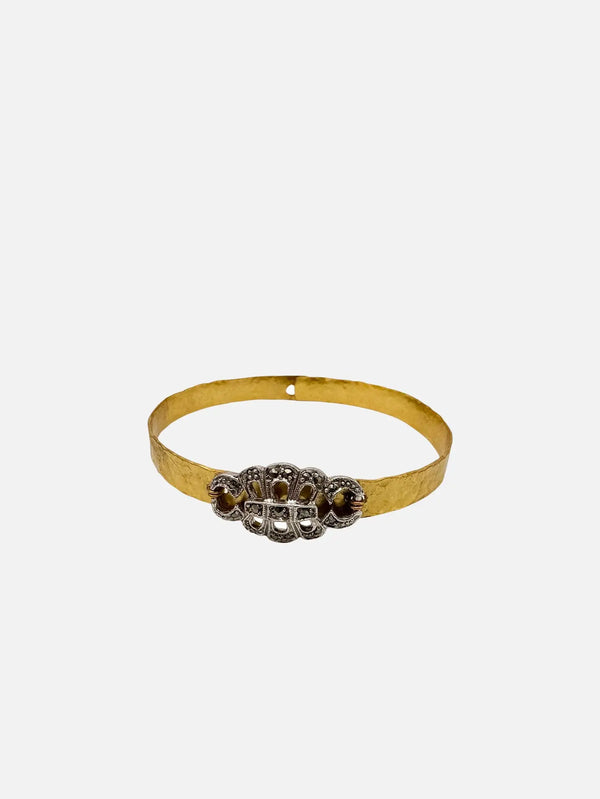 NES VINTAGE Hammered Gold Cuff with 1950s Marcasite Centrepiece – altın, önden görünüm