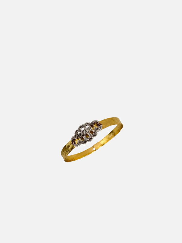 NES VINTAGE Hammered Gold Cuff with 1950s Marcasite Centrepiece – Hammered Gold, önden görünüm