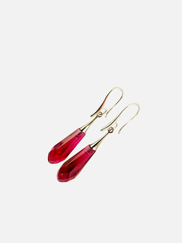 NES VINTAGE Vintage Style Swarovski Crystal Drop Earrings in Ruby Red – Ruby Red, yakından çekim