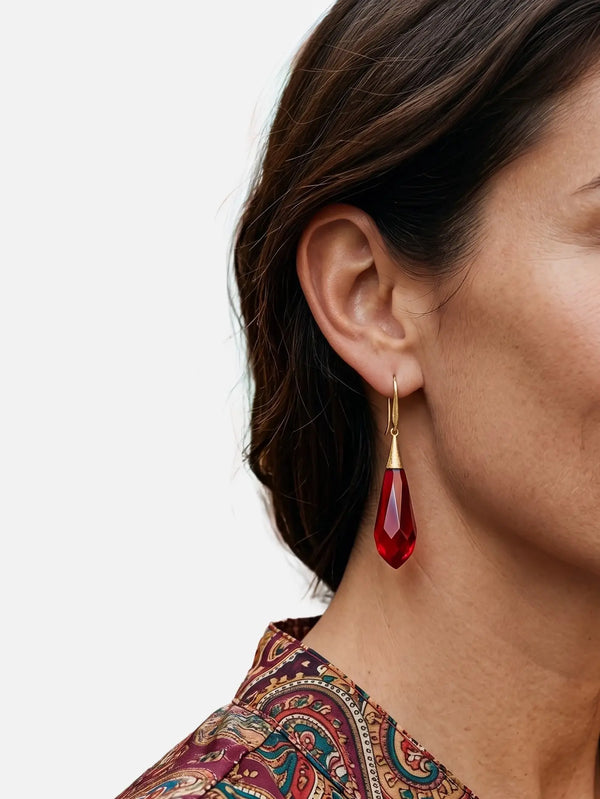 NES VINTAGE Vintage Style Swarovski Crystal Drop Earrings in Ruby Red – Ruby Red, kulakta