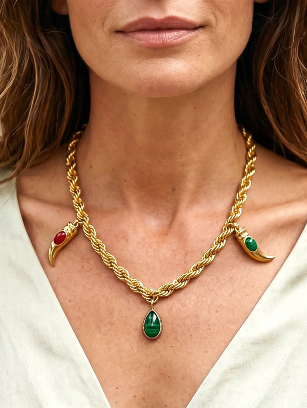 NES VINTAGE Vintage Triple Gold Chain Necklace with Joan Rivers Egg & Horn Charms - 1980s – altın, önden görünüm