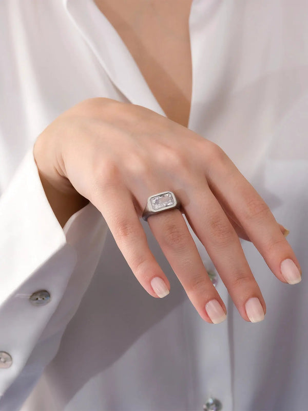 ECE LONDON Aurea Forma Ring – Silver, parmak üzerinde