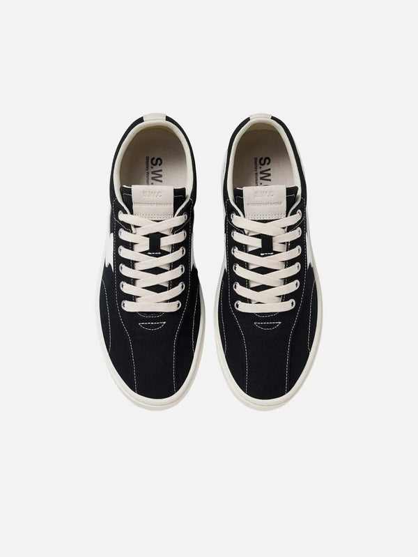 STEPNEY WORKERS CLUB Surma S-Strike Canvas – Black/White, üstten görünüm, iki ayakkabı