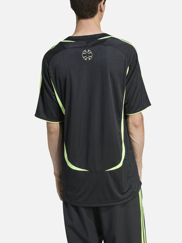 ADIDAS ORIGINALS - T-SHIRT - Teamgeist Adicolor T-Shirt - Black/Signal Green - shopi go'da!.