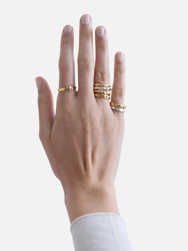 JEWELS FOR JOY Aster Ring – Gold, parmakta çoklu yüzükler