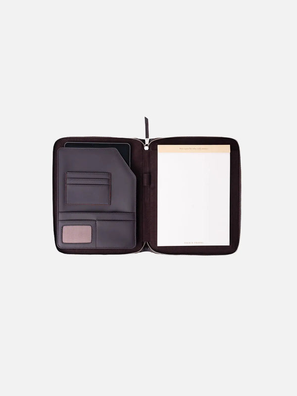 PACK'N TRA iPad Kılıfı – mürdüm, açık konumda iç bölmeler ve kartlık görünümü