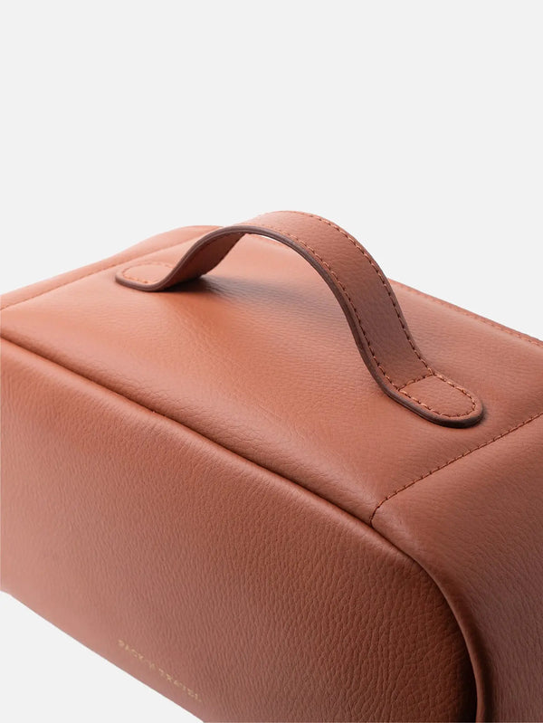 PACK'N TRA Makyaj Çantası – Terrakota, yakın çekim, malzeme dokusu ve sap görünümü