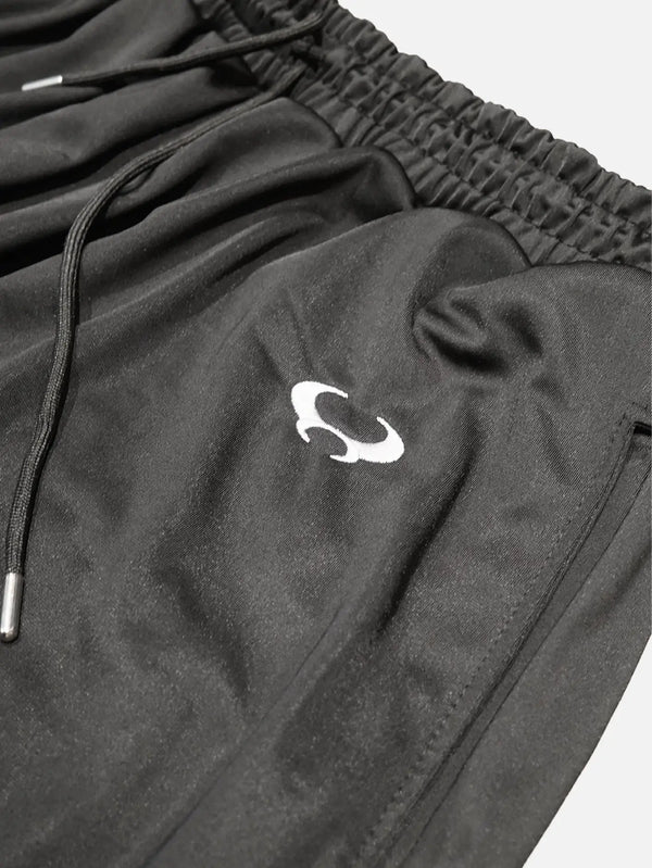 DOOMSTER Tribal Basketball Shorts - Black – Black, yakın çekim logo ve kumaş detayları