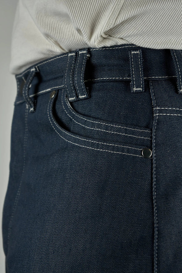shopi go Takayama Raw Denim – açık mavi, bel kısmı ve ön cep detaylı yakın çekim