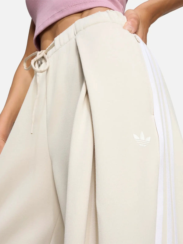 ADIDAS ORIGINALS Adiluna Season 2 x Jennie Pleated Track Pants - Cl – krem, yan görünüm