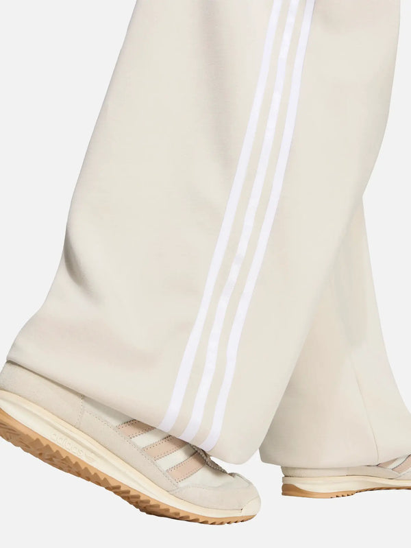 ADIDAS ORIGINALS Adiluna Season 2 x Jennie Pleated Track Pants - Cl – krem, yan görünüm