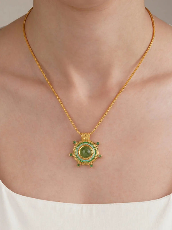 ORE DUNE Monarch Necklace – Emerald Stone, önden görünüm