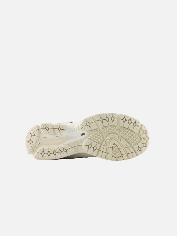 NEW BALANCE - SNEAKER - 2002R 
