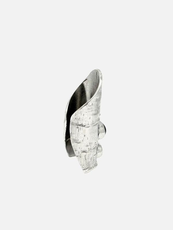 KAEL Shadow Ring – Silver, yan görünüm, dokulu yüzey