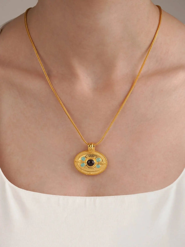 ORE DUNE Regalia Necklace - Garnet Stone – altın, modelde, ön görünüm