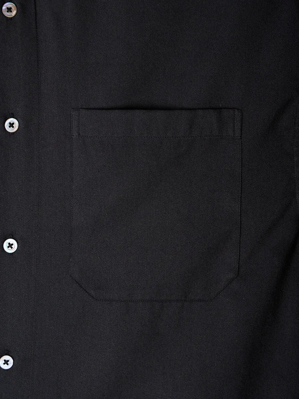 shopi go Setagaya Cropped Long Sleeve Shirt - Black – siyah, göğüs cebinin yakın çekimi
