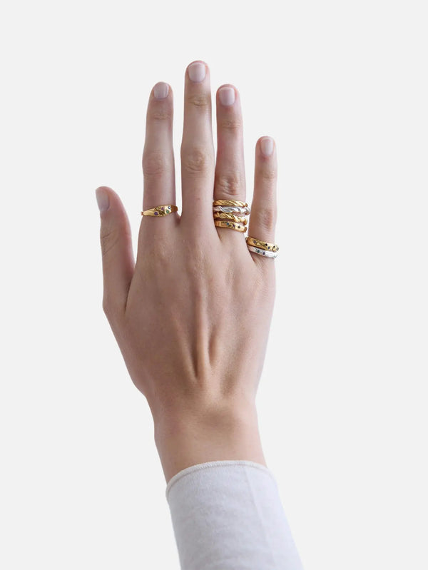 JEWELS FOR JOY Spira Ring – Silver, parmaklarda çoklu yüzükler