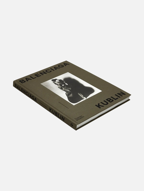 THAMES & HUDSON - KİTAP - Balenciaga-  Kublin: A Fashion Record - shopi go'da!.