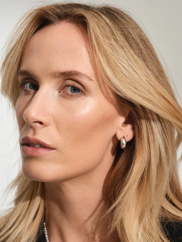 TOM WOOD - KÜPE - Ice Hoops Small Earrings - Silver - shopi go'da!.