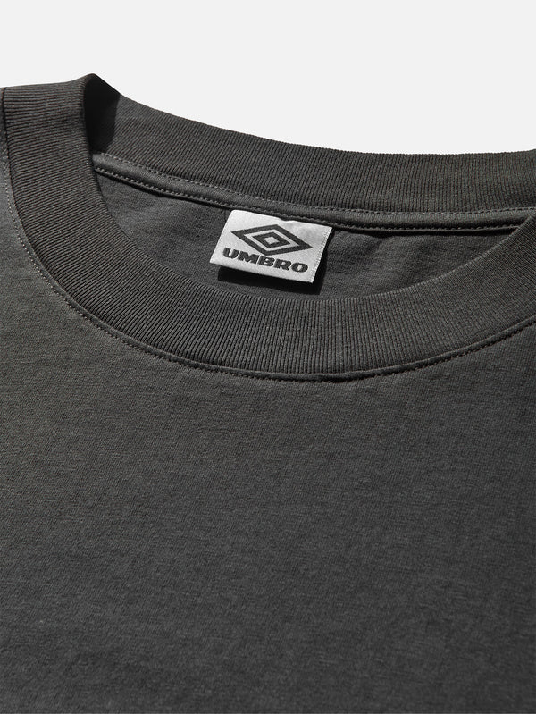 UMBRO - T-SHIRT - Og Logo T-Shirt - Dark Grey - shopi go'da!.