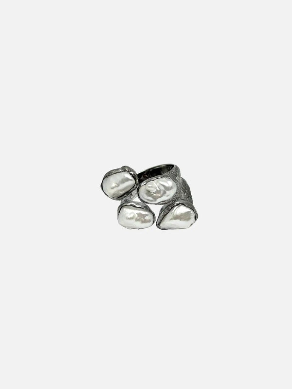 KAEL Tomyris Ring - Silver – ön görünüm, gümüş yüzük ve iri inci benzeri taşlar