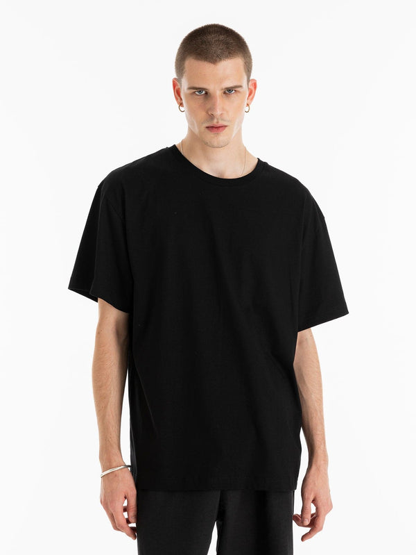 Yuni Sırt Baskılı Regular Kesim T-Shirt - Siyah - shopi go